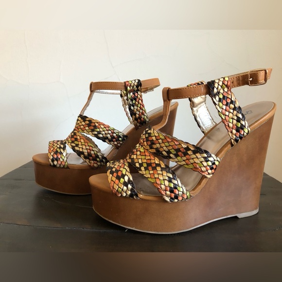 5 1/2” platform sandals size 9 - Picture 2 of 9